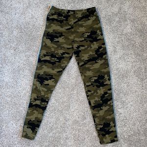 Like new camo fleece lined leggings size large